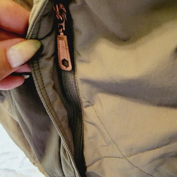 MOUNTAIN HARDWARE GREEN HOODED JACKET WITH ZIP POCKETS SIZE MED - Picture 5 of 10